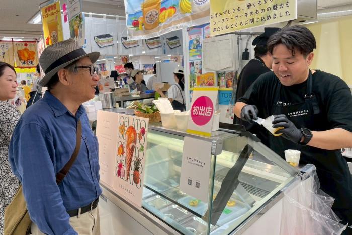 沖縄離島活性化プロジェクトの濱本さんによる池袋東武百貨店での宮古島フルーツジェラート出店を視察しました。2025/08/11