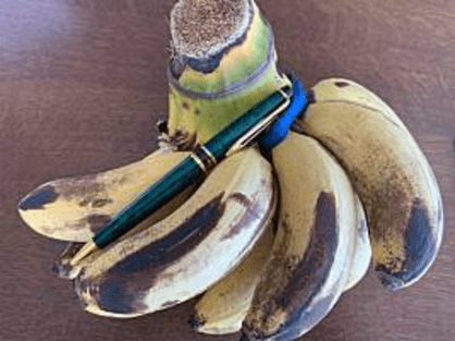 島バナナ（徳之島産）の皮に縦縞が出てきた