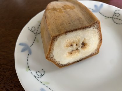 島バナナ研究の一環、料理用バナナ フィリピン産「カルダバ」を切る
